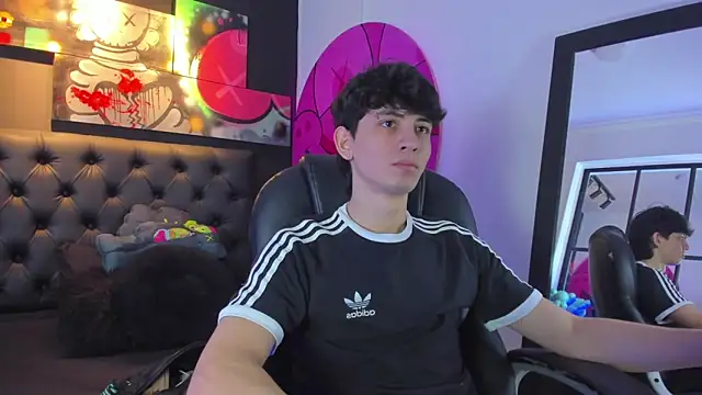 Snapshot of Santi_delacruz chatting on 01/08/25, 04:11 Santi delacruz online show from 01/08/25, 04:11