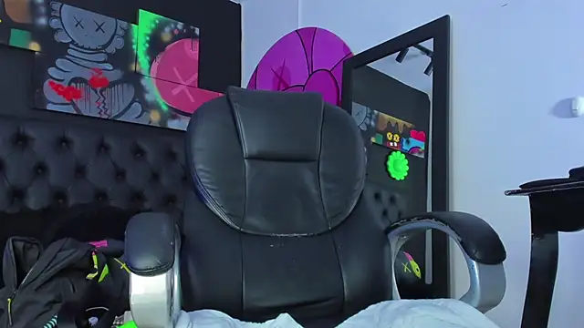 Snapshot of Santi_delacruz chatting on 01/29/25, 07:43 Santi delacruz online show from 01/29/25, 07:43