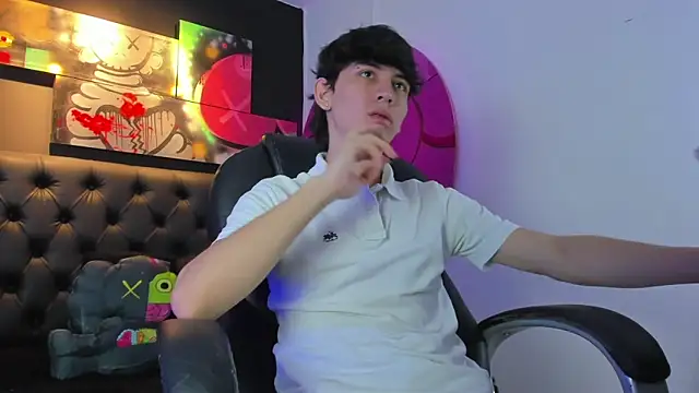 Snapshot of Santi_delacruz chatting on 02/06/25, 01:54 Santi delacruz online show from 02/06/25, 01:54