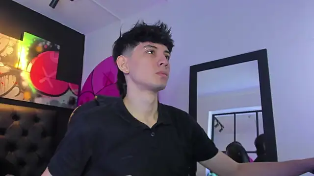 Snapshot of Santi_delacruz chatting on 02/12/25, 01:48 Santi delacruz online show from 02/12/25, 01:48