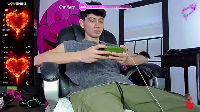 Snapshot of Santi_delacruz chatting on 02/25/25, 08:51 Santi delacruz online show from 02/25/25, 08:51