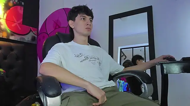 Snapshot of Santi_delacruz chatting on 03/05/25, 02:45 Santi delacruz online show from 03/05/25, 02:45