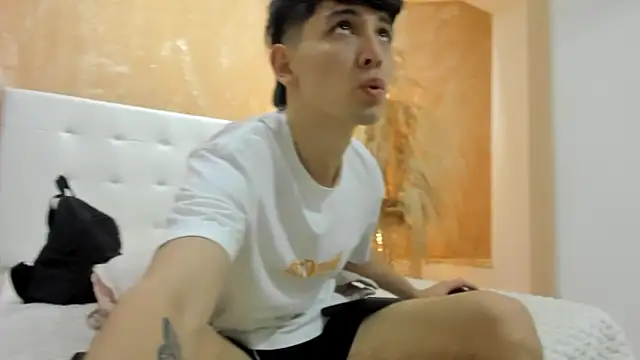 Snapshot of Santi_delacruz chatting on 03/20/25, 08:08 Santi delacruz online show from 03/20/25, 08:08