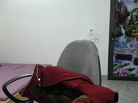 Snapshot of Love_bug15 chatting on 12/23/24, 09:49 Love bug15 online show from 12/23/24, 09:49