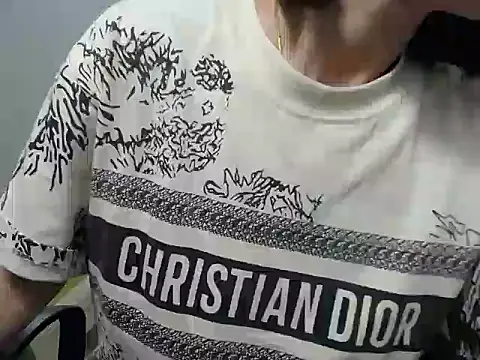 Snapshot of Love_bug15 chatting on 01/22/25, 02:26 Love bug15 online show from 01/22/25, 02:26