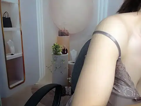 Snapshot of Love_bug15 chatting on 09/14/25, 07:40 Love bug15 online show from 09/14/25, 07:40