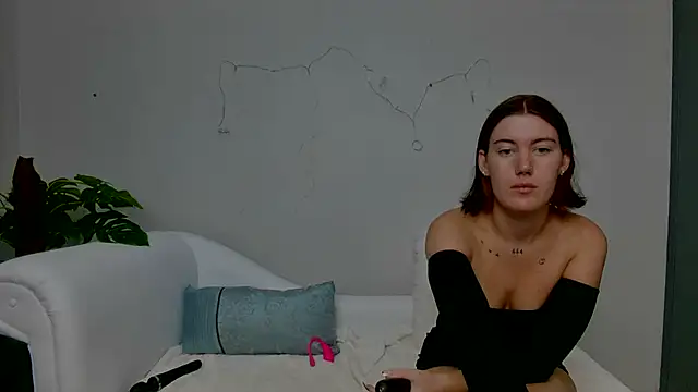 Snapshot of C1eopatra chatting on 01/16/25, 06:48 C1eopatra online show from 01/16/25, 06:48