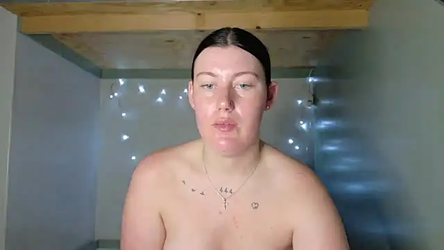 Snapshot of C1eopatra chatting on 11/29/25, 07:06 C1eopatra online show from 11/29/25, 07:06