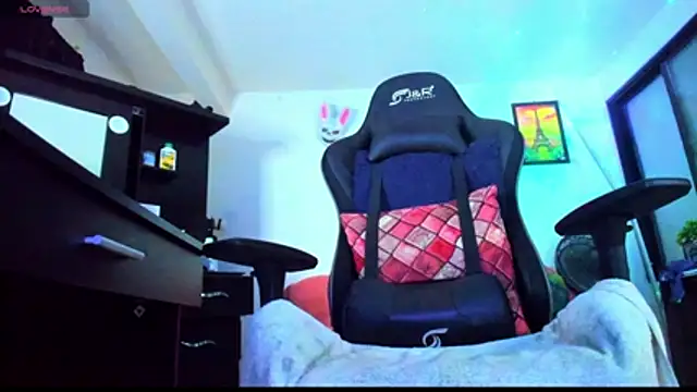 Snapshot of danitattoshot23cmc chatting on 12/04/25, 02:21 danitattoshot23cmc online show from 12/04/25, 02:21