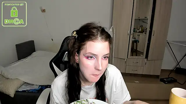 Snapshot of Bridget_fitness chatting on 01/21/25, 05:51 Bridget fitness online show from 01/21/25, 05:51