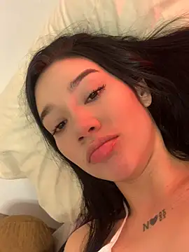 Snapshot of Ambar_R0SSE chatting on 02/17/25, 02:53 Ambar R0SSE online show from 02/17/25, 02:53