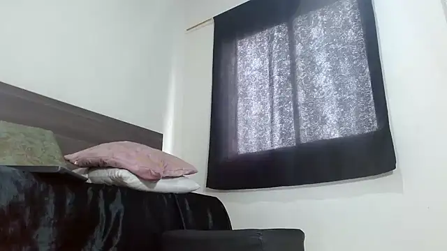 Mila cams1  online show from 01/10/25, 05:02