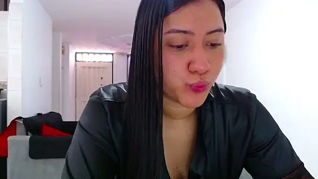 LuciaTomson online show from 05/21/26, 04:03