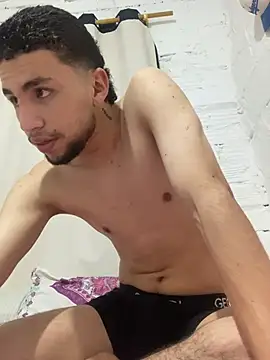 Snapshot of ever10183 chatting on 04/24/26, 04:26 ever10183 online show from 04/24/26, 04:26