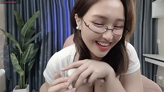 Snapshot of Cothy_Ti chatting on 01/07/25, 01:03 Cothy Ti online show from 01/07/25, 01:03