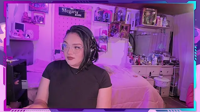 Snapshot of MegariaB chatting on 11/06/25, 04:35 MegariaB online show from 11/06/25, 04:35