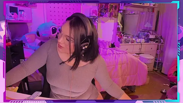 Snapshot of MegariaB chatting on 11/11/25, 04:23 MegariaB online show from 11/11/25, 04:23