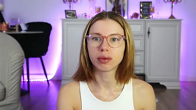 ivyleague  online show from 10/28/25, 05:22