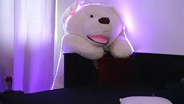 ivyleague  online show from 04/21/26, 03:39