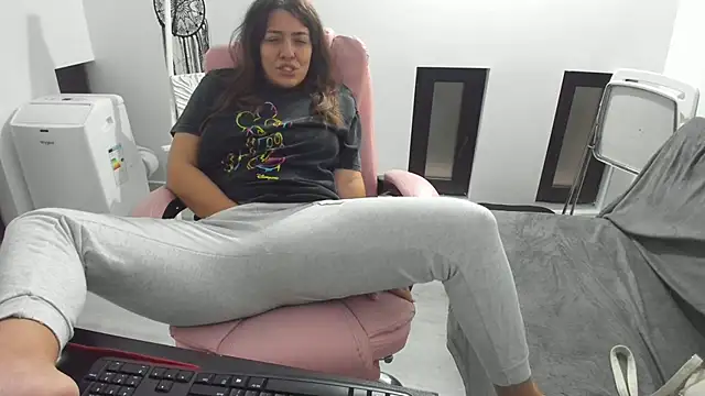 Dyana Kaylinn online show from 09/11/25, 03:50