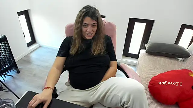 Dyana Kaylinn online show from 04/18/26, 04:49