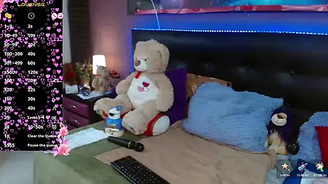 Snapshot of Nadia_84 chatting on 03/14/25, 08:38 Nadia 84 online show from 03/14/25, 08:38