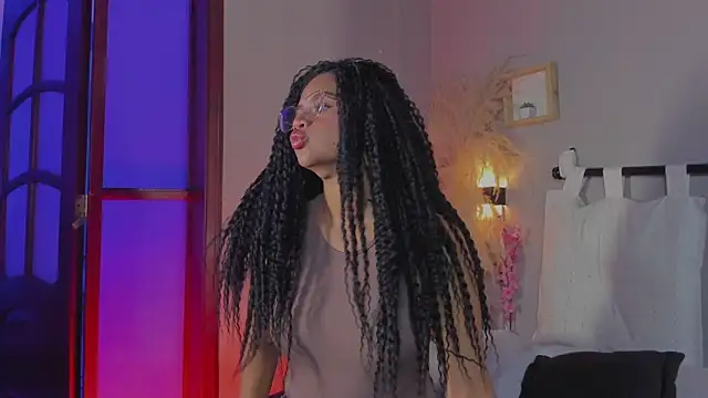 nayah   online show from 01/28/25, 09:40