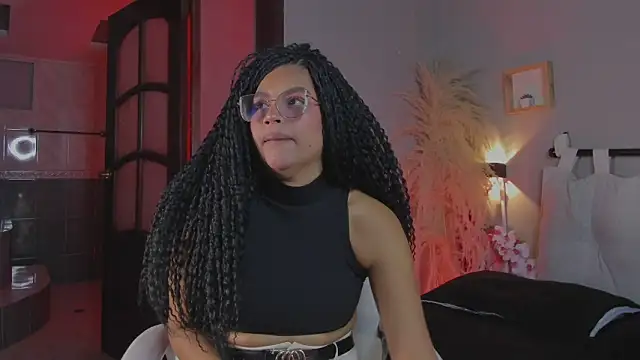 nayah   online show from 02/01/25, 08:16