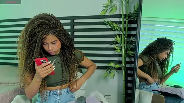 nayah   online show from 09/14/25, 02:16