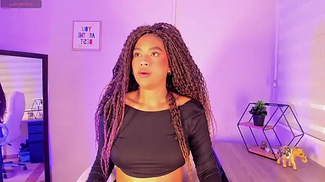 nayah   online show from 10/02/25, 12:12