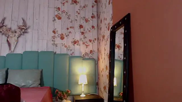 Snapshot of Alison_Simmons chatting on 12/13/24, 12:06 Alison Simmons online show from 12/13/24, 12:06