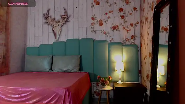 Snapshot of Alison_Simmons chatting on 12/14/24, 03:58 Alison Simmons online show from 12/14/24, 03:58