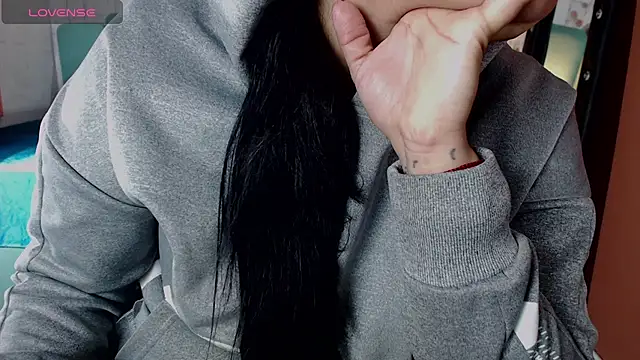 Snapshot of Alison_Simmons chatting on 01/05/25, 02:30 Alison Simmons online show from 01/05/25, 02:30