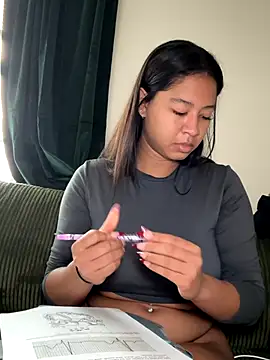 VanessaBling online show from 12/01/25, 04:23