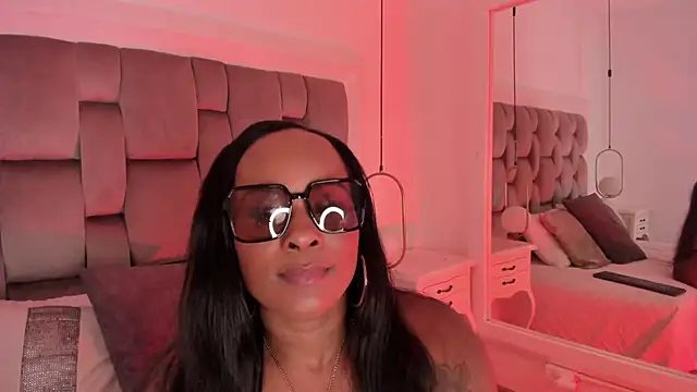 PamelaMendez  online show from 11/10/25, 04:00