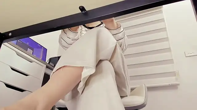 Alisa Hotfeeling online show from 12/22/25, 10:07