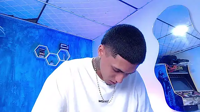 Liam lee online show from 12/28/24, 03:37