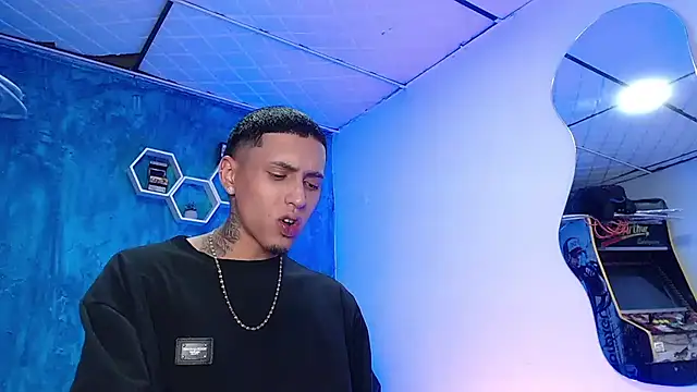 Liam lee online show from 01/17/25, 04:36