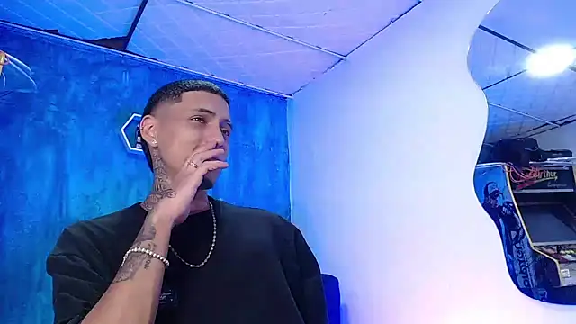 Liam lee online show from 01/24/25, 04:17