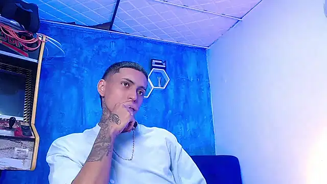 Liam lee online show from 02/10/25, 03:32