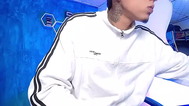 Liam lee online show from 02/11/25, 01:20