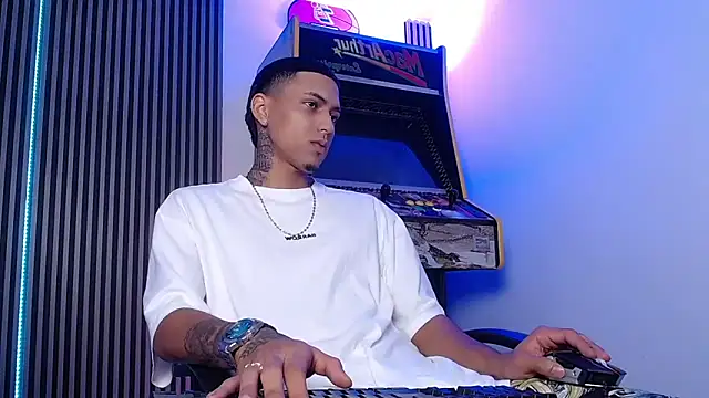 Liam lee online show from 03/04/25, 01:49