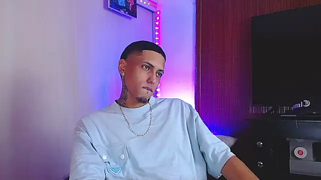 Liam lee online show from 11/28/25, 03:14