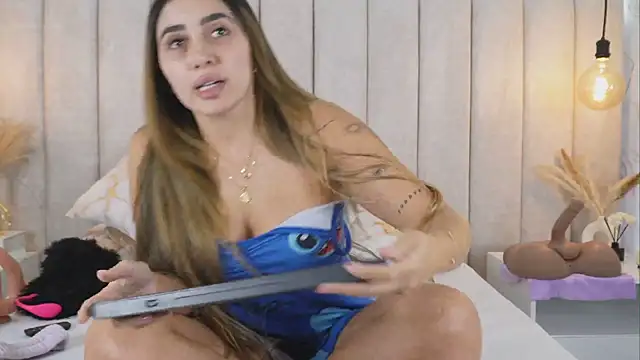 Snapshot of Annyy_Rosse chatting on 11/05/25, 09:04 Annyy Rosse online show from 11/05/25, 09:04