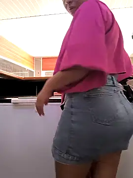 Francesca ferrari online show from 04/21/26, 08:44