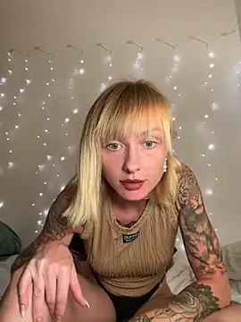 Snapshot of haileyhope_ chatting on 10/01/25, 06:36 haileyhope  online show from 10/01/25, 06:36