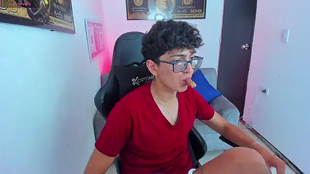 TylerWhite  online show from 03/18/25, 02:47