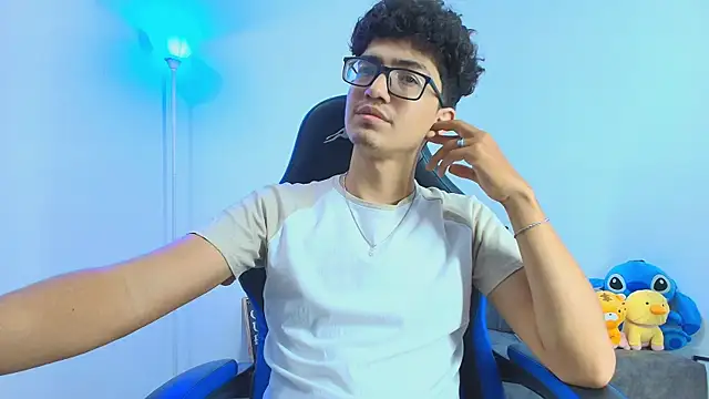 TylerWhite  online show from 10/18/25, 04:15