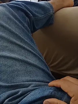 Snapshot of latino17 chatting on 11/15/25, 07:21 latino17 online show from 11/15/25, 07:21