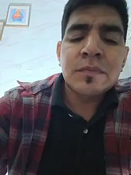 Snapshot of latino17 chatting on 11/16/25, 07:25 latino17 online show from 11/16/25, 07:25